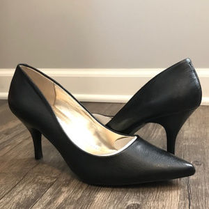 Steve Madden Black Leather Pumps